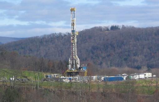 Arnaud Leclercq - Article paru dans la revue Conflits: Que cherchent les Etats-Unis avec le pétrole de schiste ?